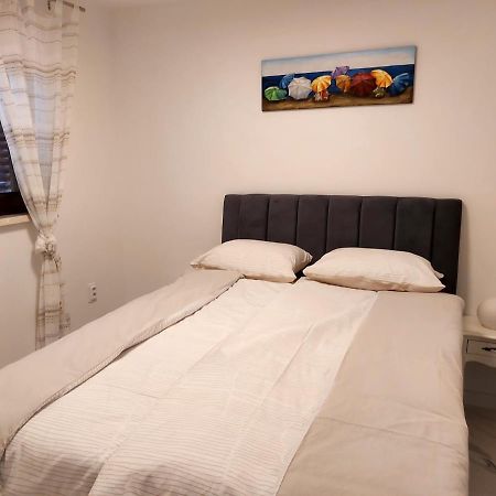 פורץ Apartman S Dvije Spavace Sobe מראה חיצוני תמונה