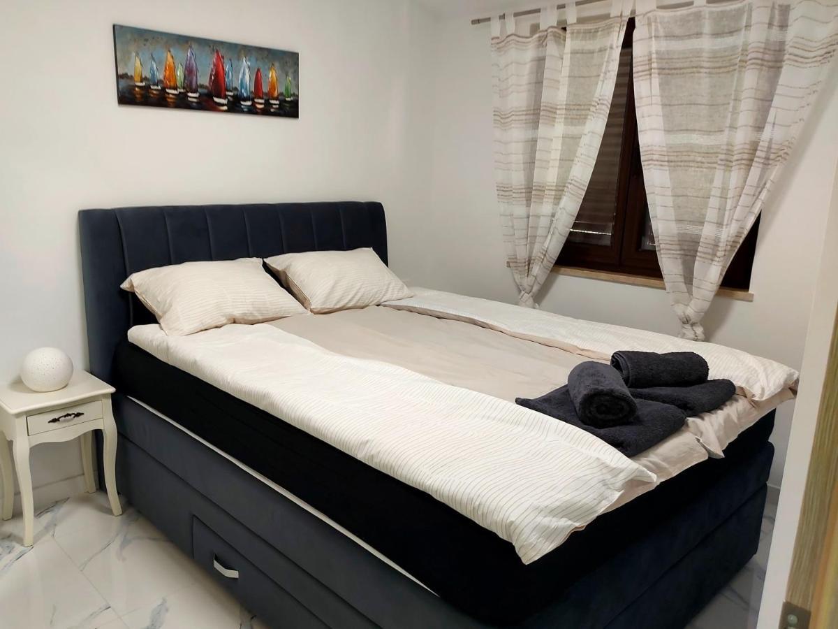 פורץ Apartman S Dvije Spavace Sobe מראה חיצוני תמונה