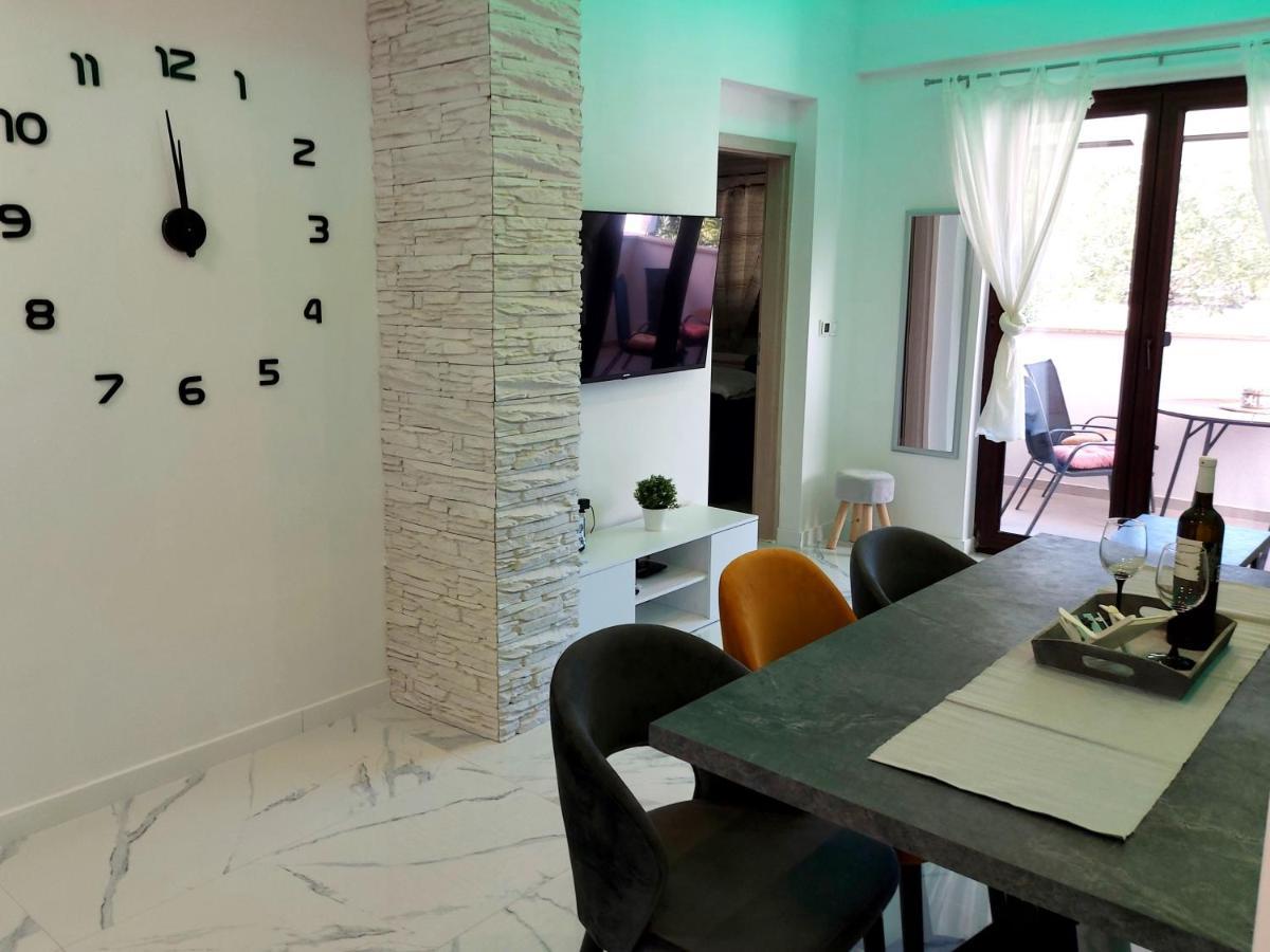 פורץ Apartman S Dvije Spavace Sobe מראה חיצוני תמונה
