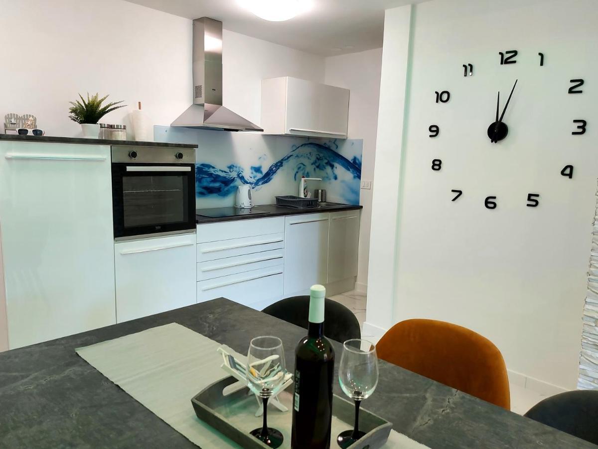פורץ Apartman S Dvije Spavace Sobe מראה חיצוני תמונה